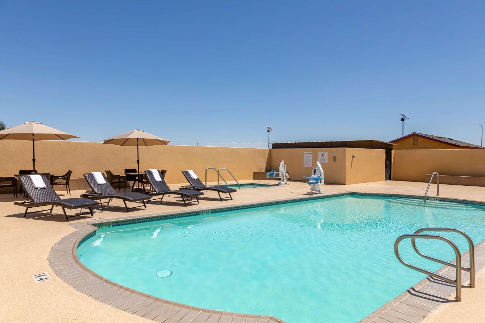 Best Western Plus Wasco Inn & Suites Luaran gambar